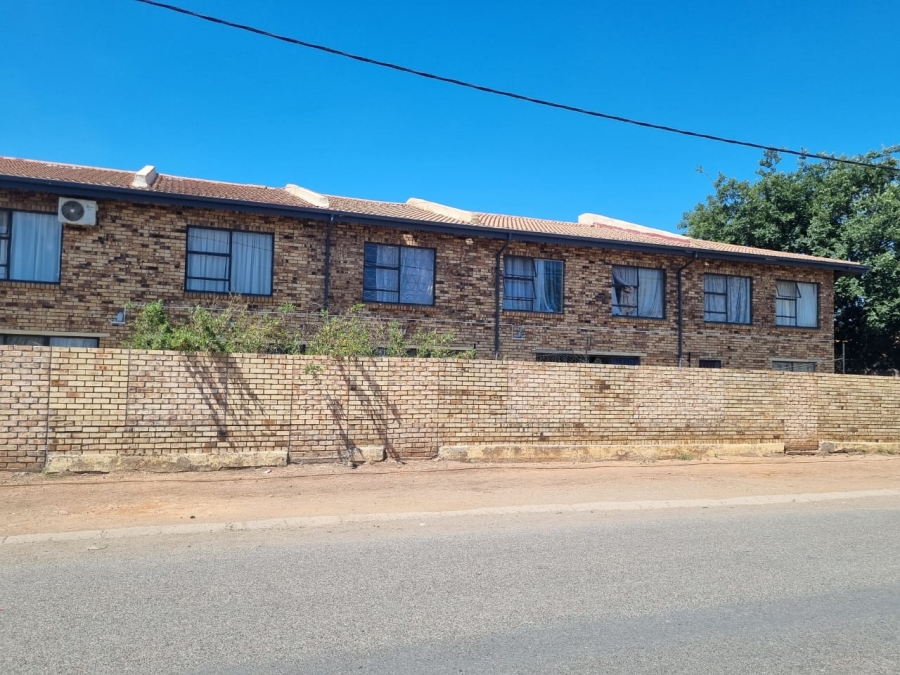 Commercial Property for Sale in Zinniaville North West